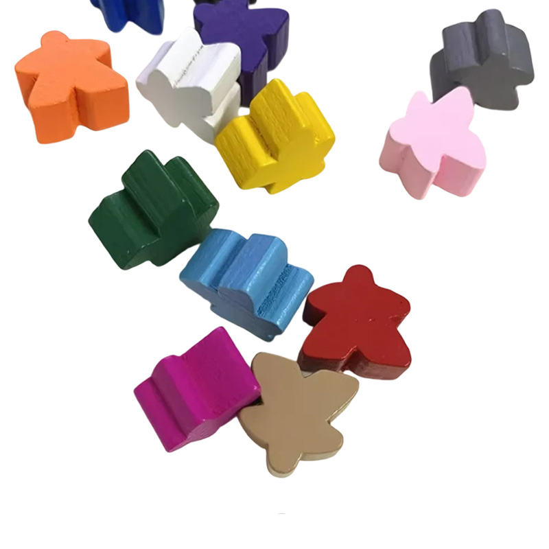 Veelkleurige houten meeple speelaccessoires