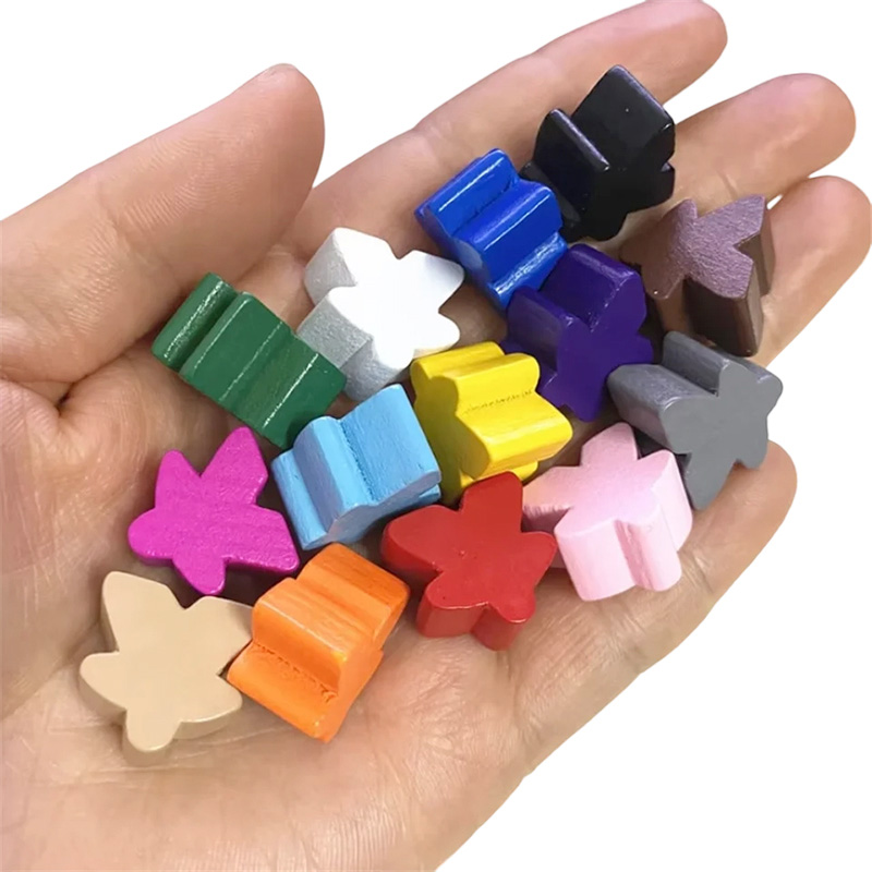 Veelkleurige houten meeple speelaccessoires
