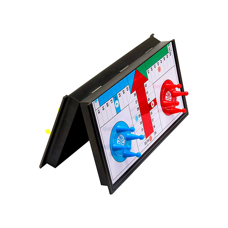 Draagbaar magnetisch bordspel met dobbelstenen en stukken Klassieke Ludo-spelset