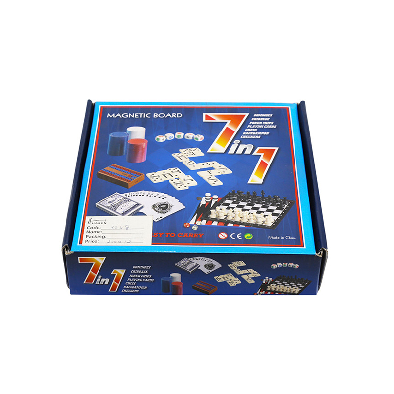 Klassieke multigameset: combinatie van schaken, domino, poker en dammen
