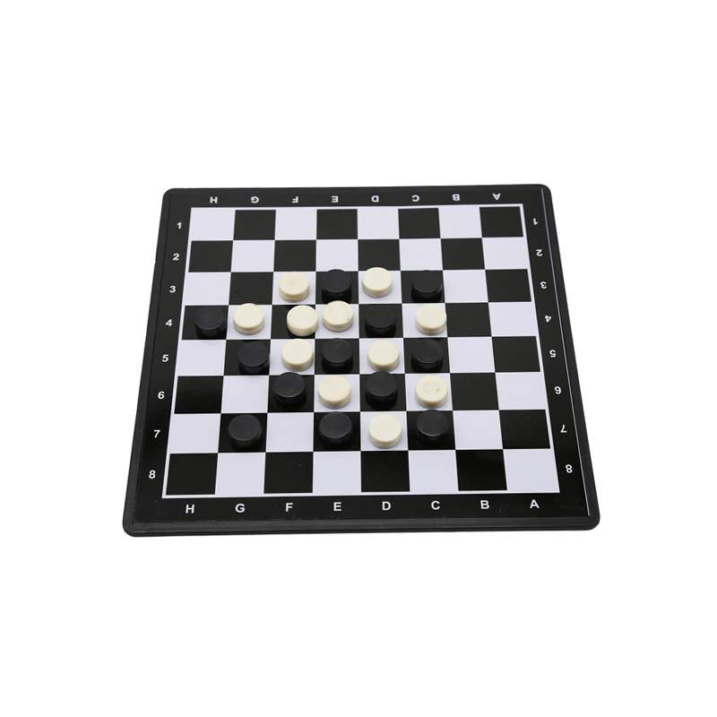 Klassieke multigameset: combinatie van schaken, domino, poker en dammen