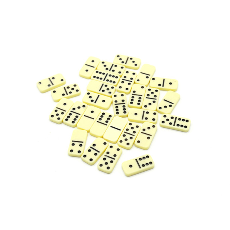 Klassieke multigameset: combinatie van schaken, domino, poker en dammen