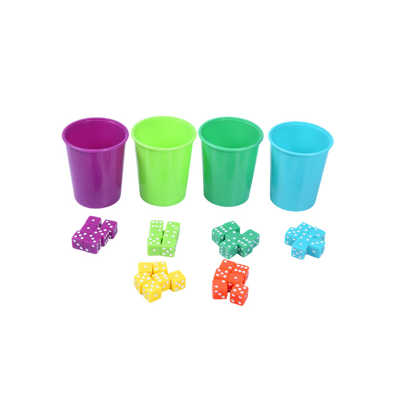 Kleurrijke plastic bekers en dobbelstenenset – Levendige feest- of spelset