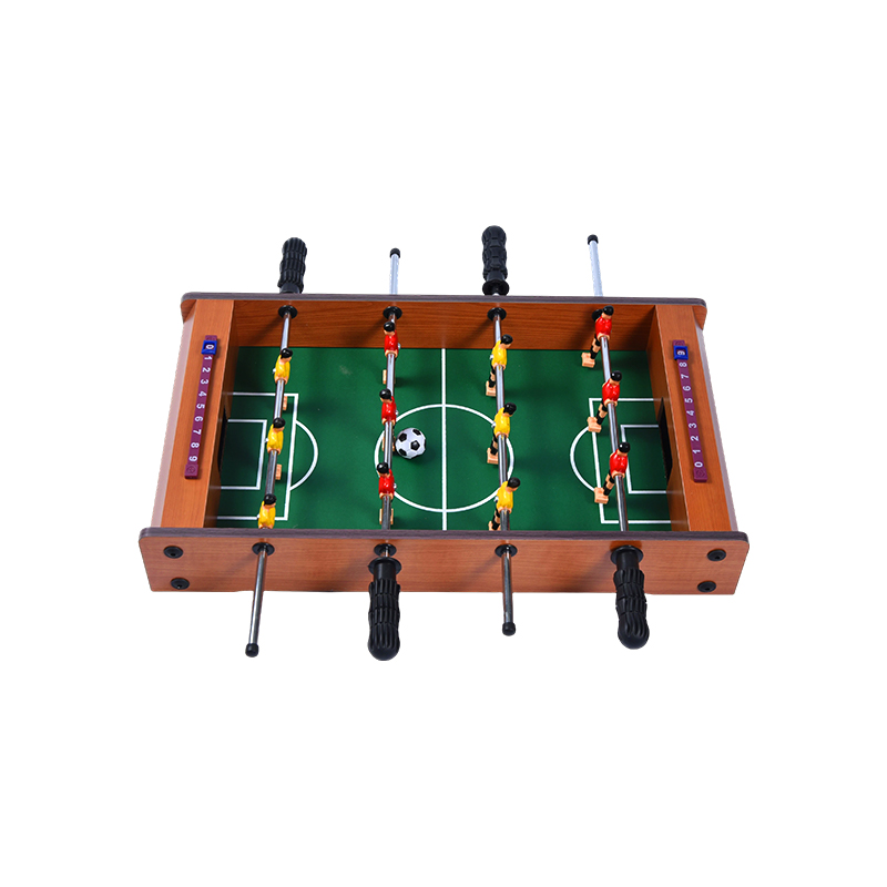 Compact voetbalspel met levendige spelers en scoretrackers Houten tafelvoetbaltafel