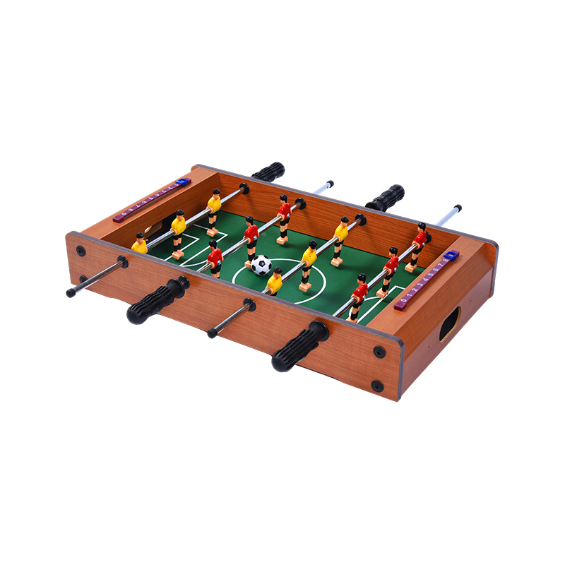 Compact voetbalspel met levendige spelers en scoretrackers Houten tafelvoetbaltafel